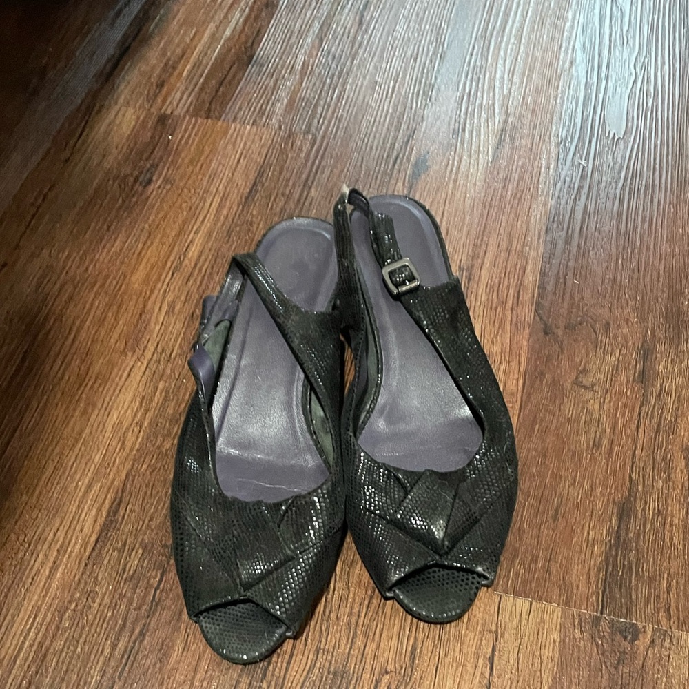 Vaneli flats